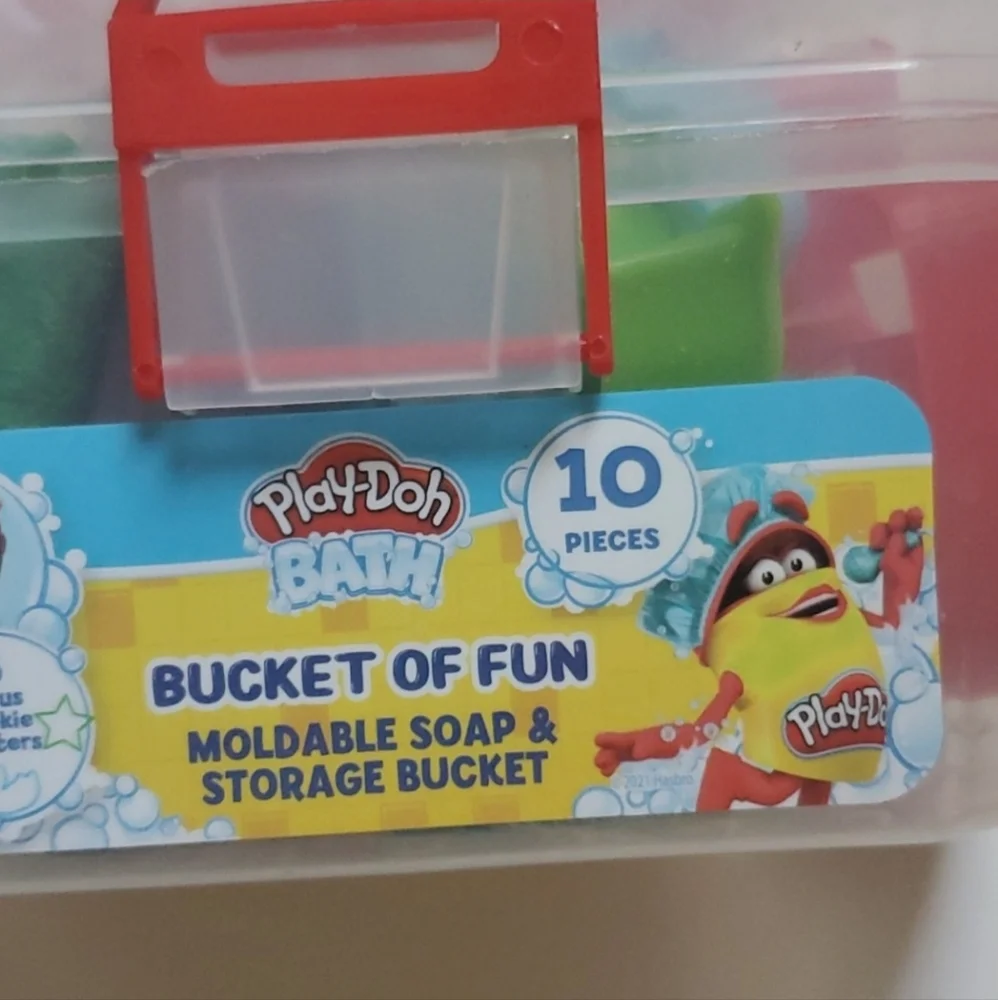 Play-Doh Bath Toy - Bucket of Fun - Colorful Molding Clay-Like Soap with Molds